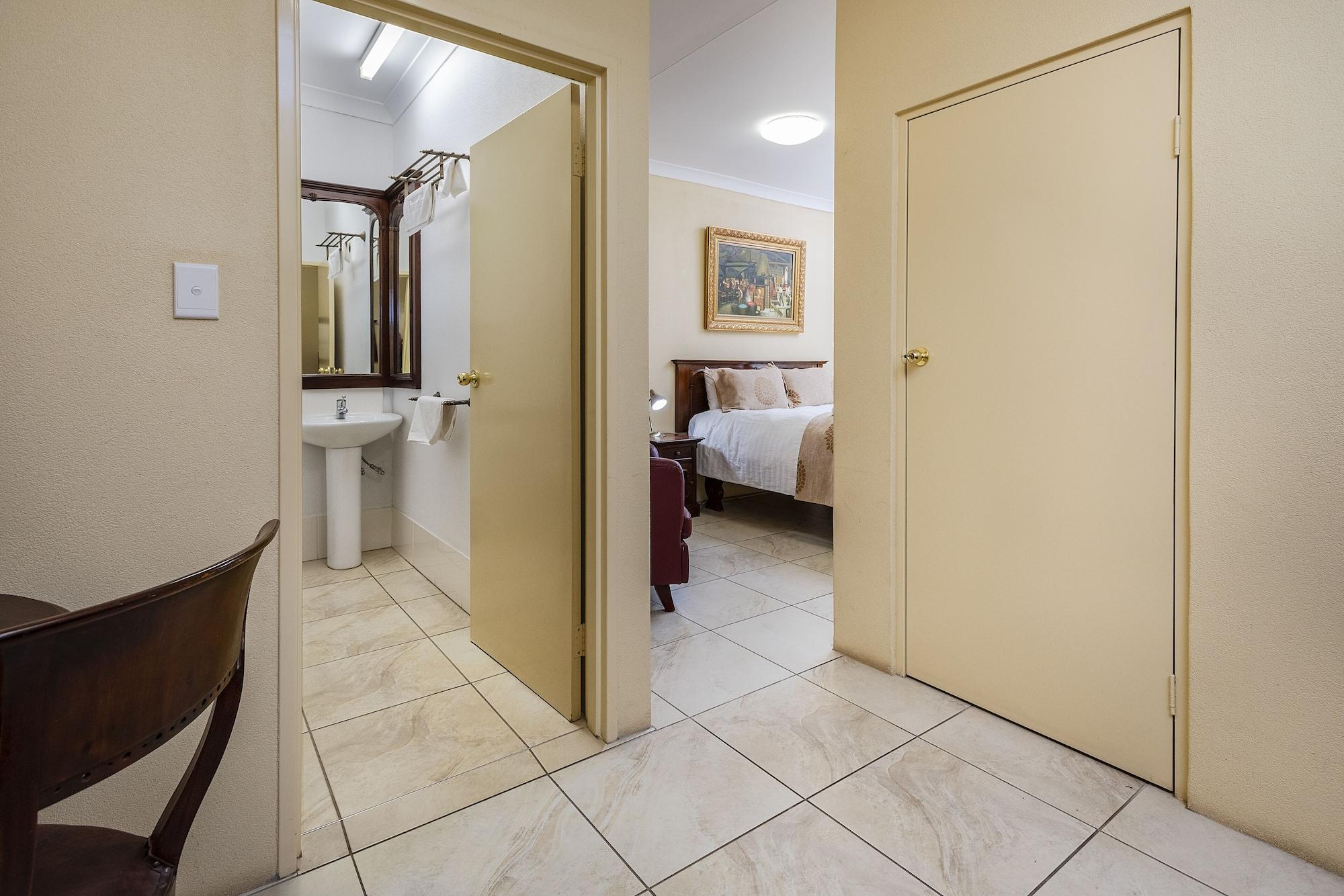 Overlander Homestead Motel Roma Zewnętrze zdjęcie